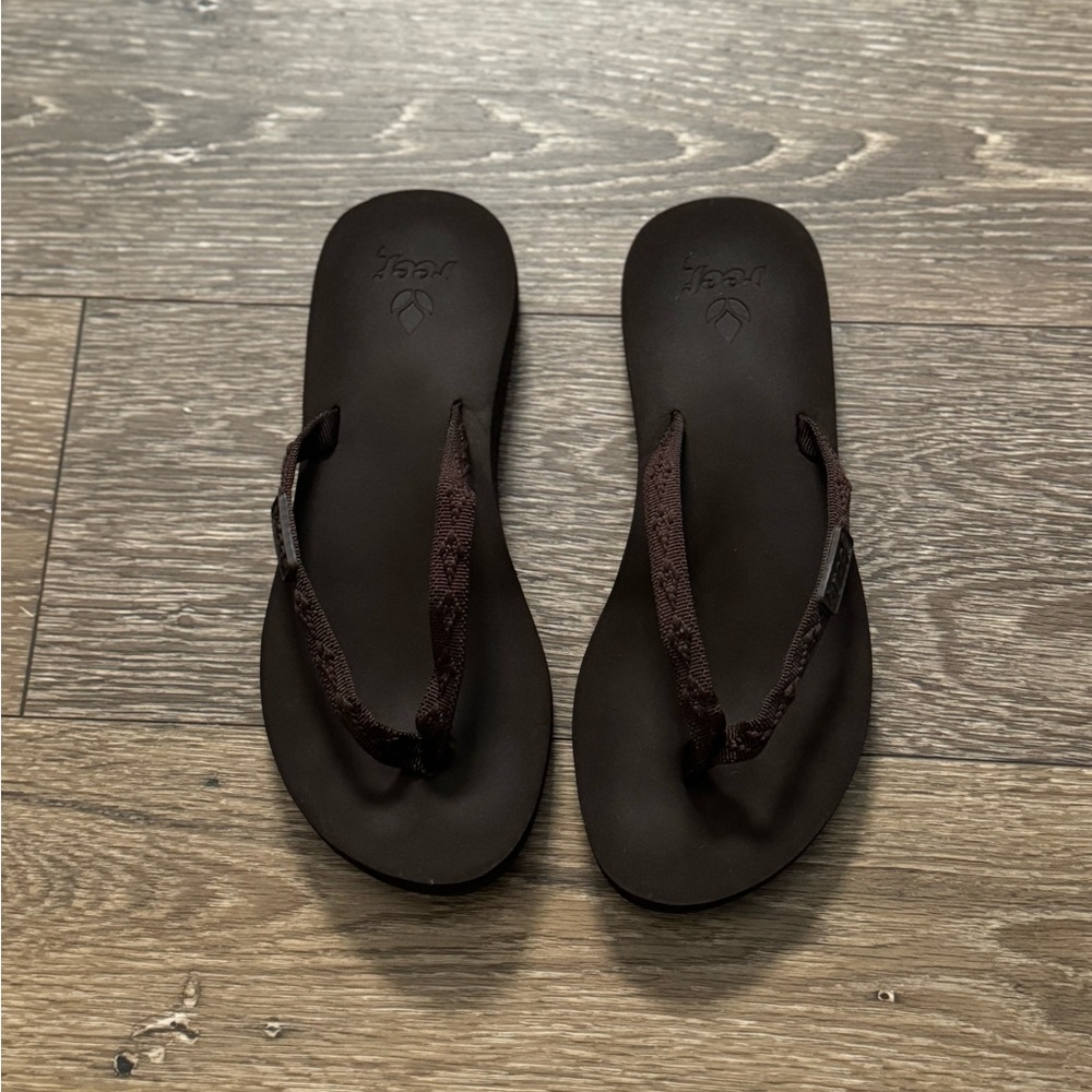 Reef Women’s chocolate brown size 7 sandals